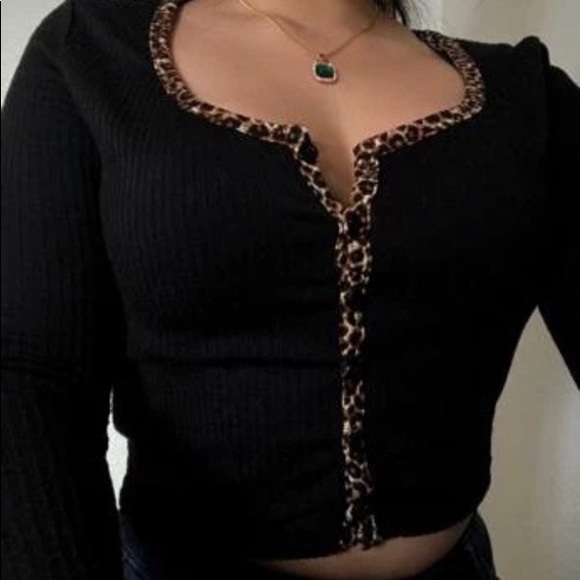 ✰ Cheetah Print Button Up ✰ - Picture 4 of 4